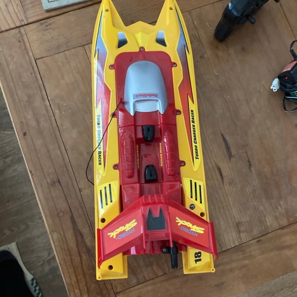 RadioShack Hydro Shock Turbo Racer - Red and Yellow Remote Control Boat - Picture 6 of 9